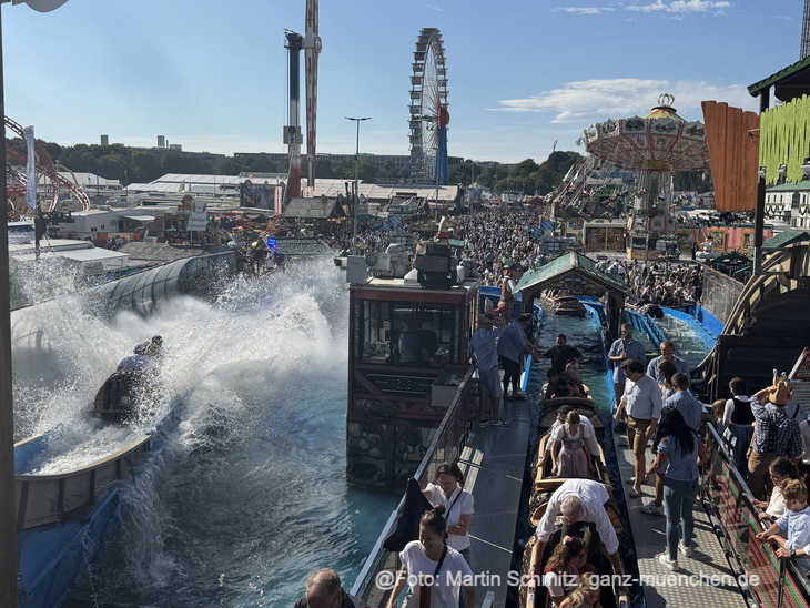 Oktoberfest 2025: Jim & Jasper's Wild Wasser - die größte transportablen Wildwasserbahn Europas (©Foto: Martin Schmitz)